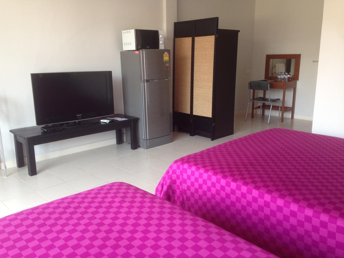 On Street Bed And Breakfast Ban Karon Exterior photo
